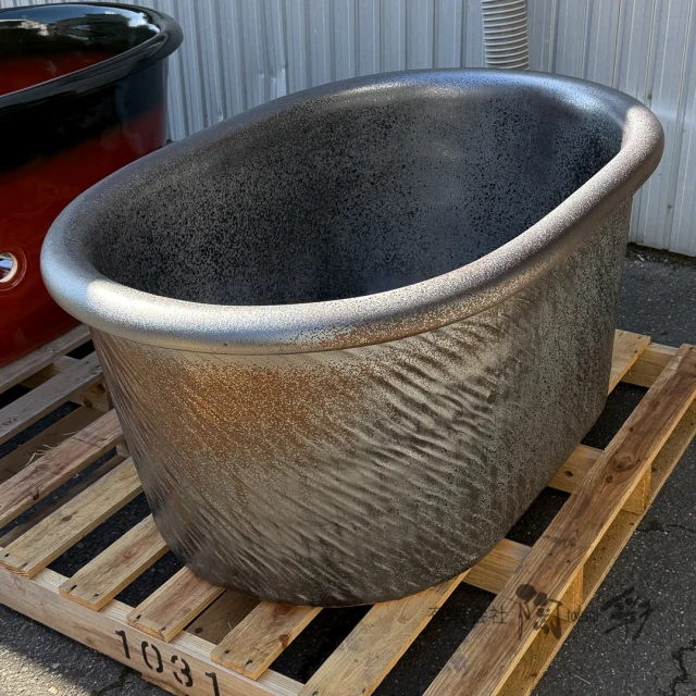 【信楽焼】子どもとシャワー 陶器浴槽 | 信楽焼 陶器浴槽 陶器風呂の元祖｜有限会社 陶彩
